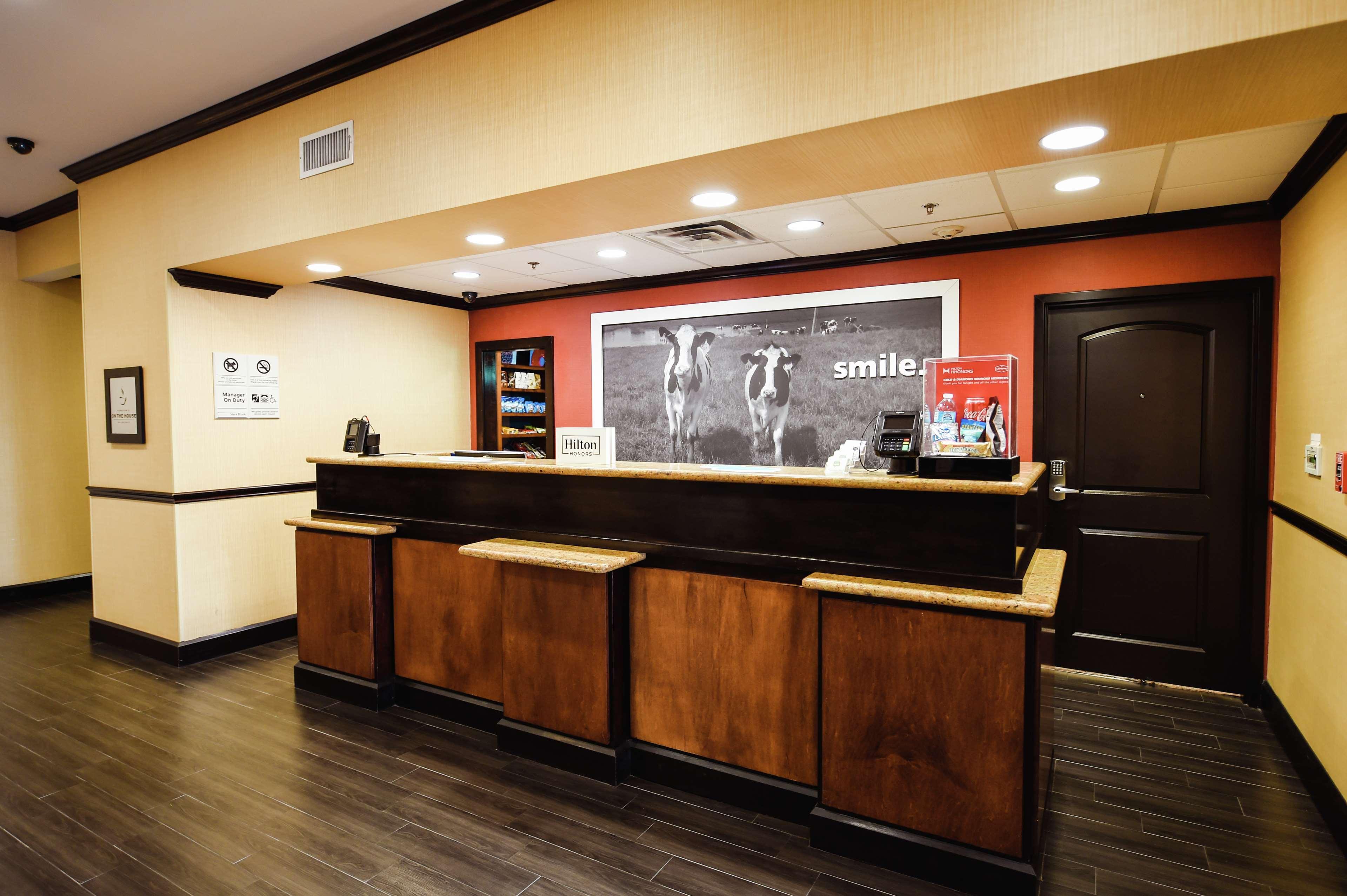 Hampton Inn & Suites Pine Bluff Eksteriør billede