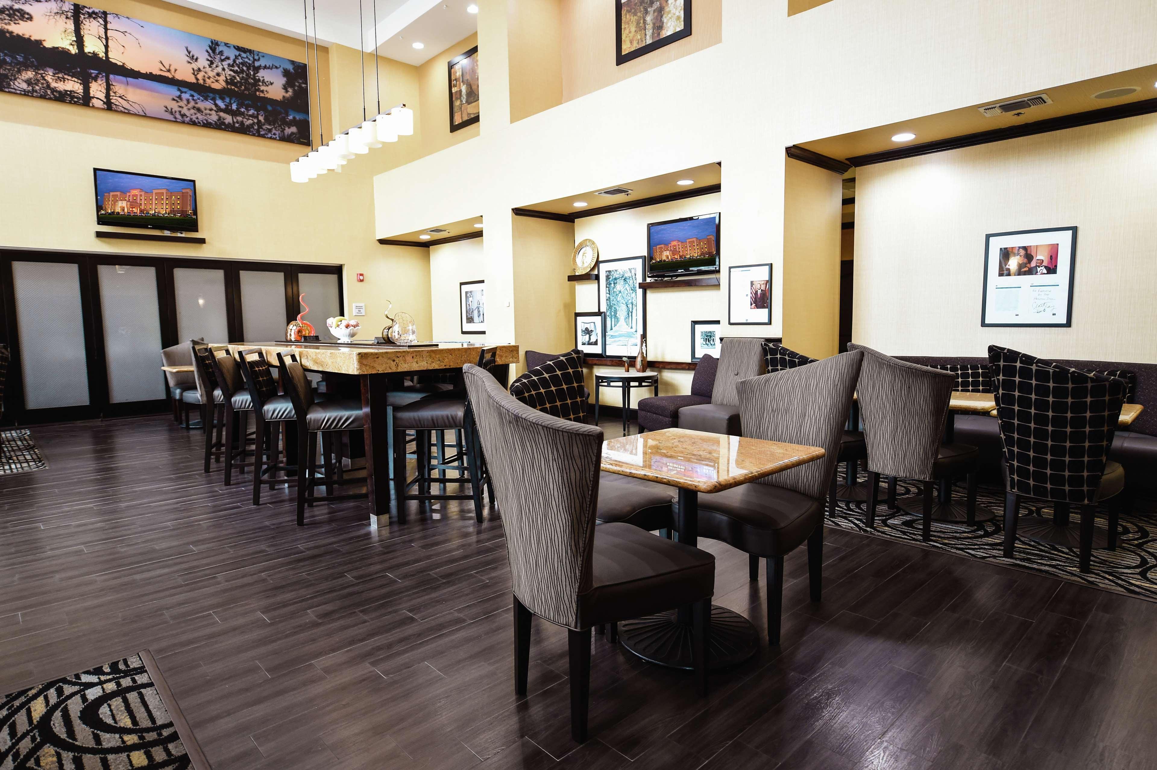 Hampton Inn & Suites Pine Bluff Eksteriør billede